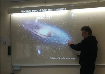 En el marc de la 25ª Setmana de la Ciència, el professor Manuel Moreno va impartir la conferència: 'El futur segons Isaac Asimov: Robots, Imperis Galàctics i Viatges Espacials'