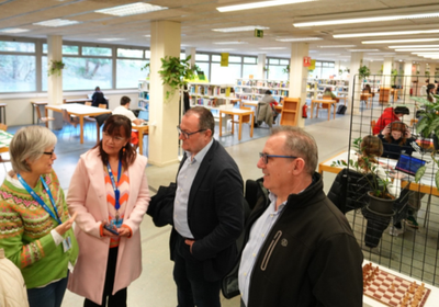 L’alcalde redescobreix la biblioteca del campus de la UPC Vilanova