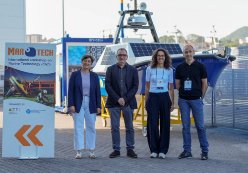 Aizpea Otaegi, alcaldessa d’Errenteria i presidenta de l’Agència Oarsoaldea, Teo Alberro, alcalde de Pasaia, Anna Rubio, coordinadora de l’àrea d’Enginyeria Costanera i Oceanografia Operacional d’AZTI, i Joaquim del Río, director del grup SARTI de la UPC.