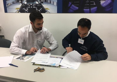 Signatura d'un conveni entre el Vilanova Formula Team (VFT) i l'empresa MAHLE